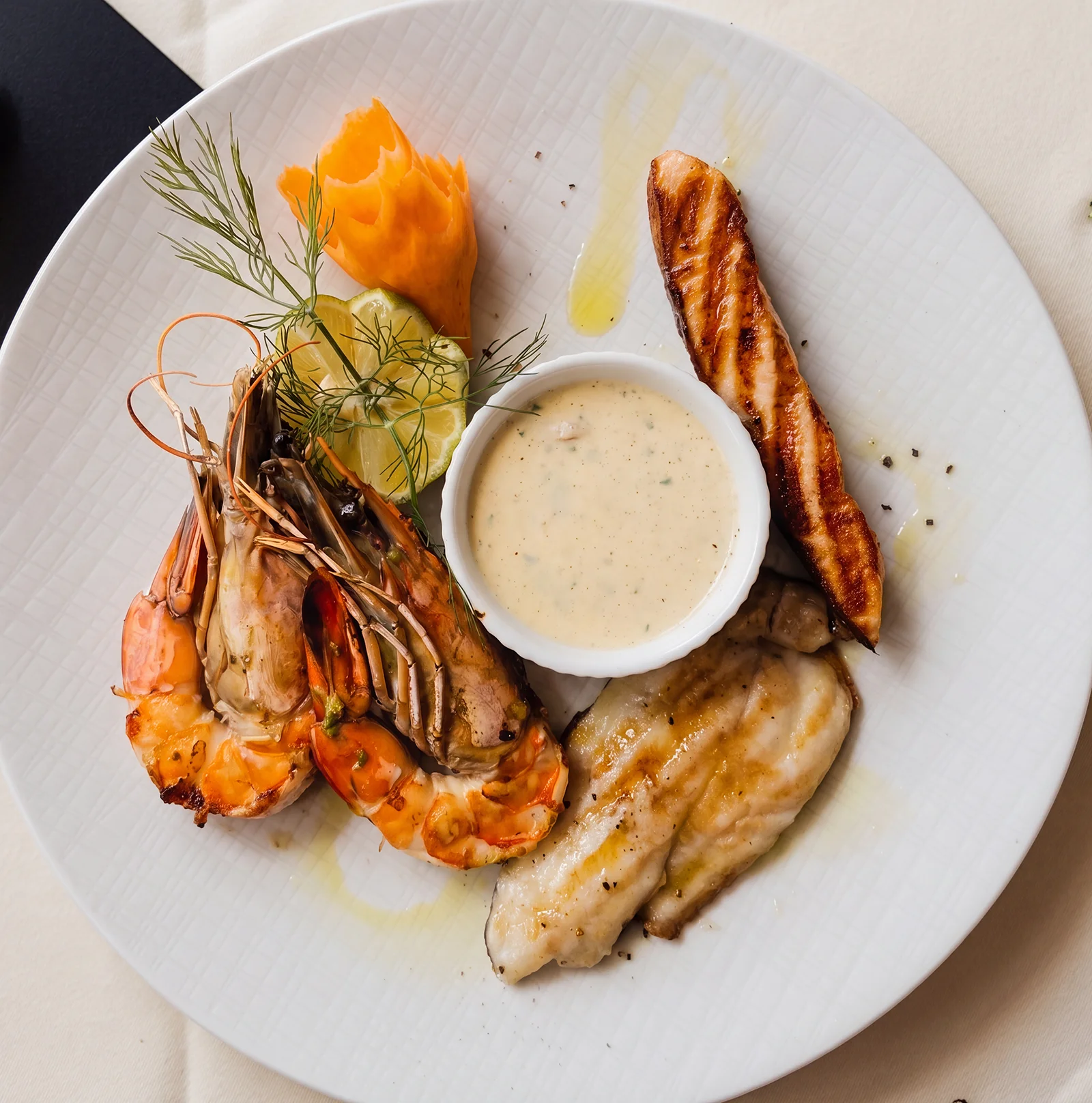 Gegrillte Fisch- und Meeresfrüchtespezialität mit Riesengarnelen im Ristorante Waldhorn in Nagold